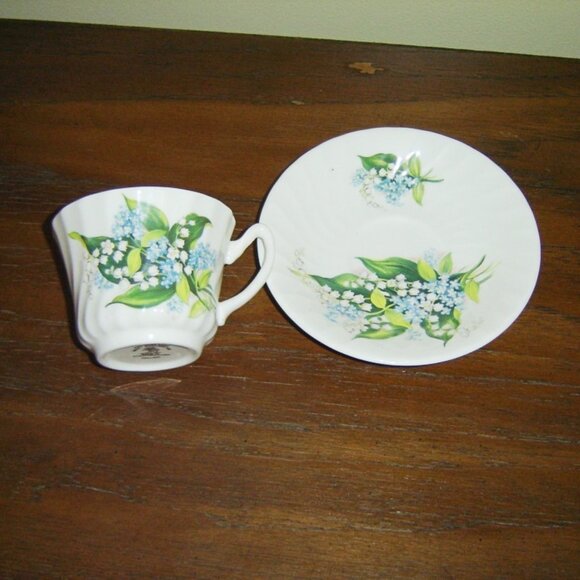 Royal Sutherland blue white bouquet swirl cup and saucer VGU - Picture 5 of 7